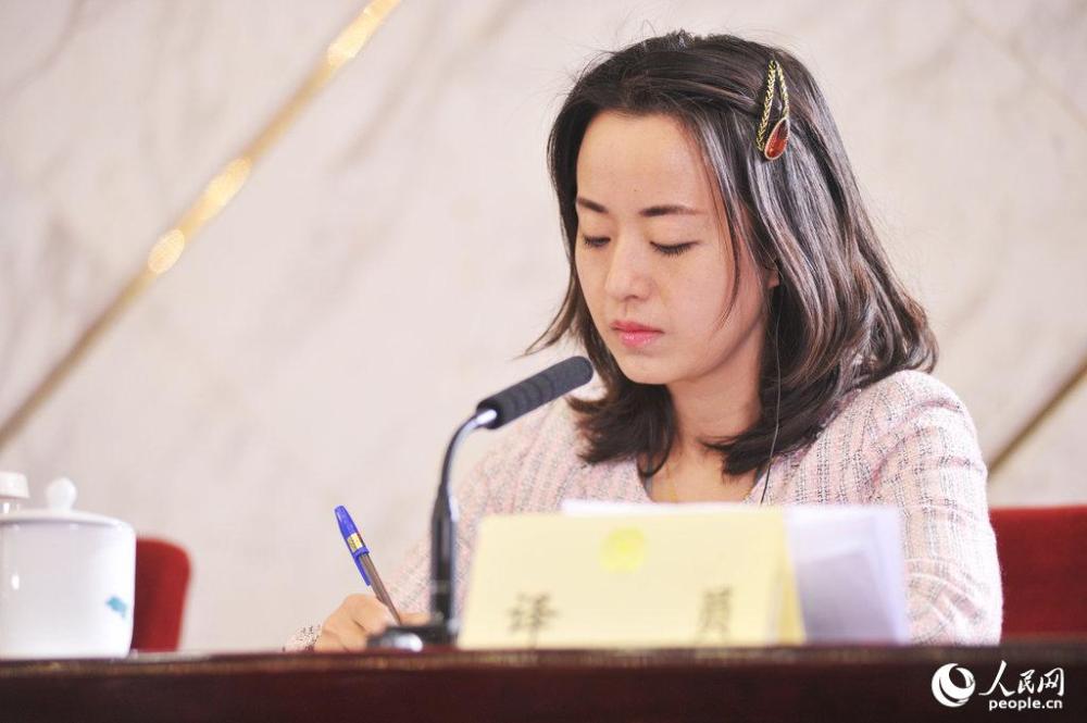 历届<em>两会</em>美女<em>翻译</em>:任性<em>姐</em>和 小清新 走红-美女