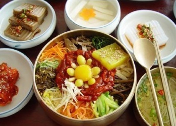 韩国人的变态餐桌礼仪:筷子代表大男人主义