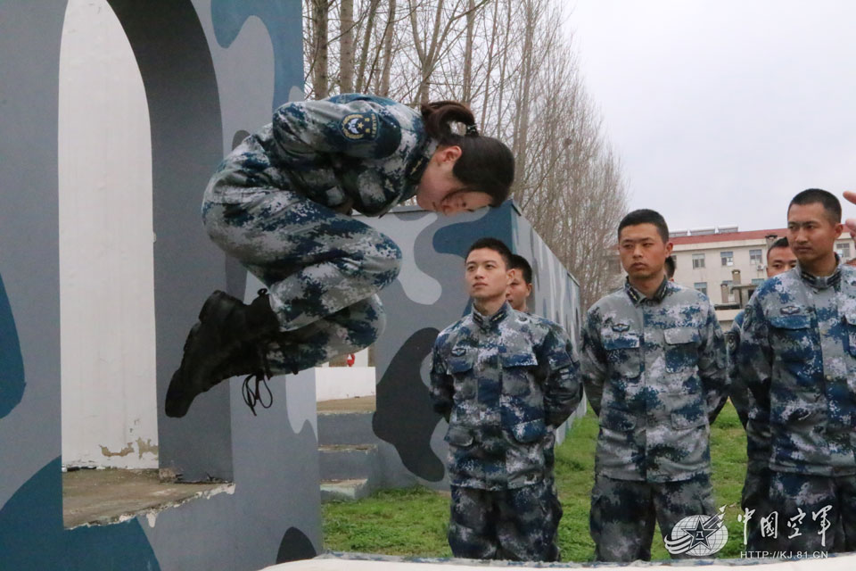 e网超市 军事天地 正文    东北网双鸭山3月24日讯 3月19日,空降兵某