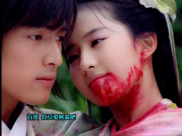 古装女子受伤流血的瞬间 谁叫你更心疼不已