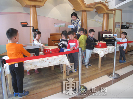 哈尔滨市一幼儿园里开博物馆 娃娃们都能学到