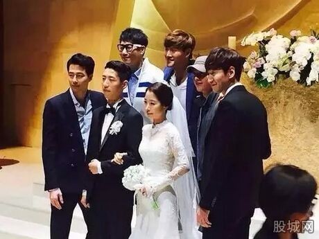 李光洙妹妹结婚 人气男神赵寅成现身盖过新郎