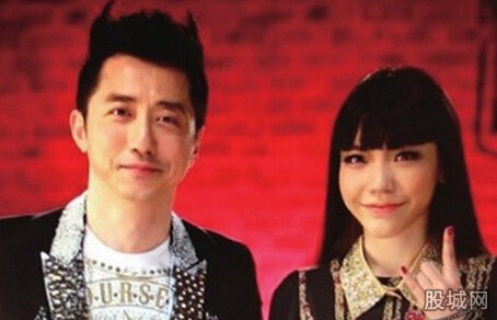 吴莫愁哈林疑同居 老牛吃嫩草师生恋情曝光-同