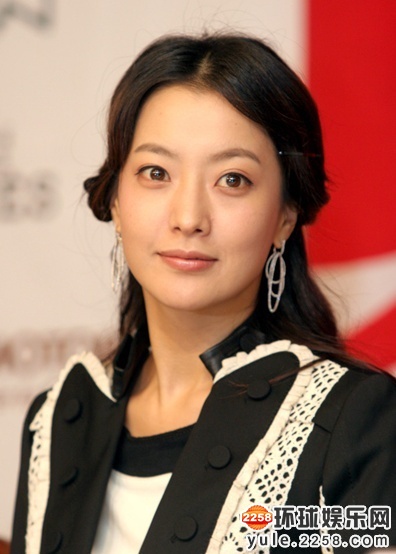 女星生活私照:萧亚轩颜老色衰张靓颖土味浓-萧