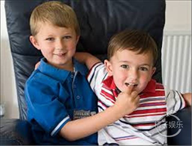 曾经红爆的【查理咬我】可爱兄弟都长大了!-可