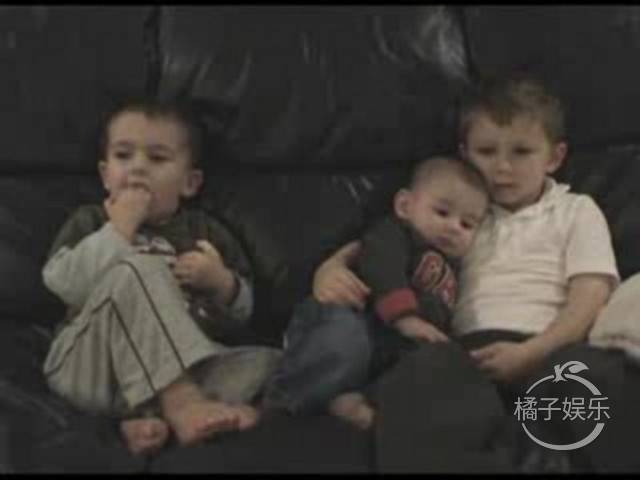 曾经红爆的【查理咬我】可爱兄弟都长大了!