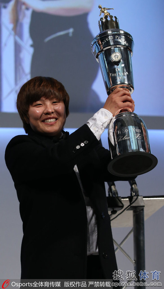 阿扎尔荣膺PFA最佳球员奖 切尔西众星捧月(图