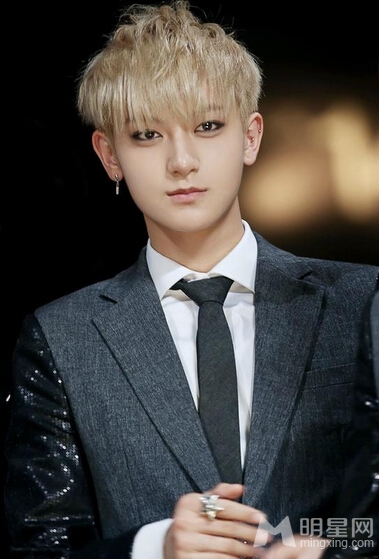 黄子韬首回应与SM解约事件 其他队员避谈-黄