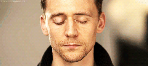 tom hiddleston眨着迷人的眼睛