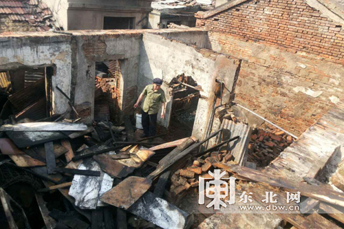 哈尔滨道外一民宅凌晨突发大火 至少五户居民损失惨重