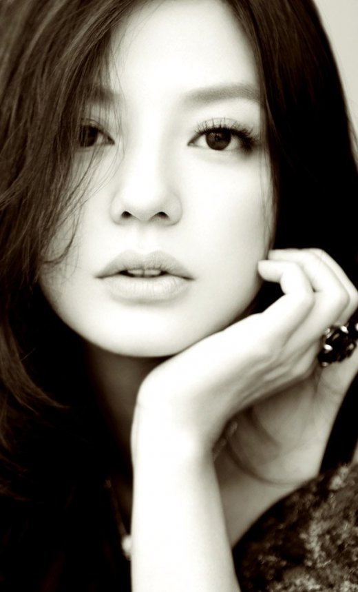 孙俪高圆圆李宇春 盘点娱圈美艳的国字脸女星