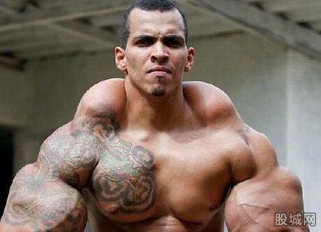 现实 版绿巨人   男子 往肌肉里注射燃料差点丧命