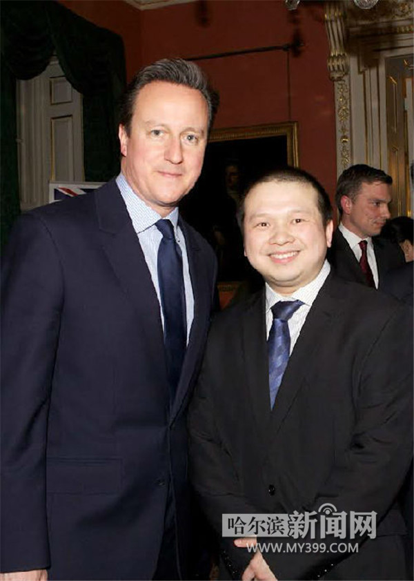 哈尔滨小伙参选英国议员 卡梅伦主动要求合影