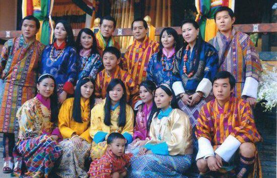 每一个不丹人脸上都挂着微笑,全国65%的人都声称自己非常快乐,国王