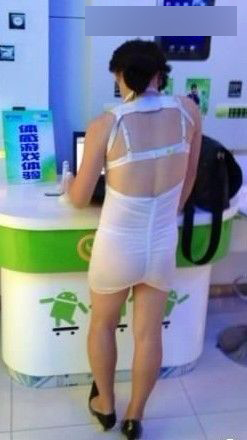 出格!<em>女子</em>湿身<em>搭地铁</em> 仅<em>穿文胸</em>-公共场所|出格