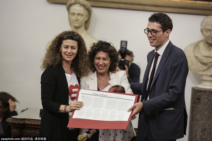 罗马批准同性恋婚姻注册 14对新人登记结婚-同