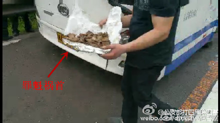 大客车行驶时冒出浓烟 系臭豆腐自燃(图)-自燃