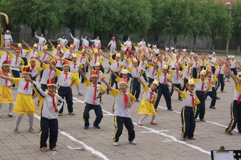 哈尔滨南直小学校举办首届体育节-南直-东北网