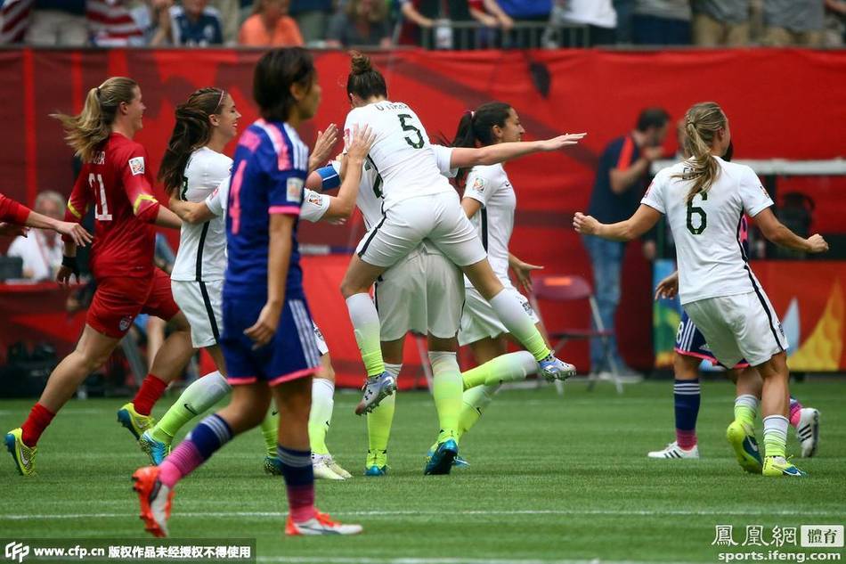 女足世界杯-美国5-2胜日本夺冠 中场逆天吊射引惊叹