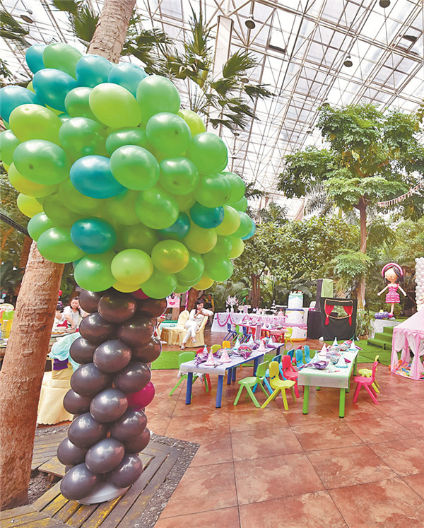 土豪娃4万元过生日 研究生带11个90后专攻生