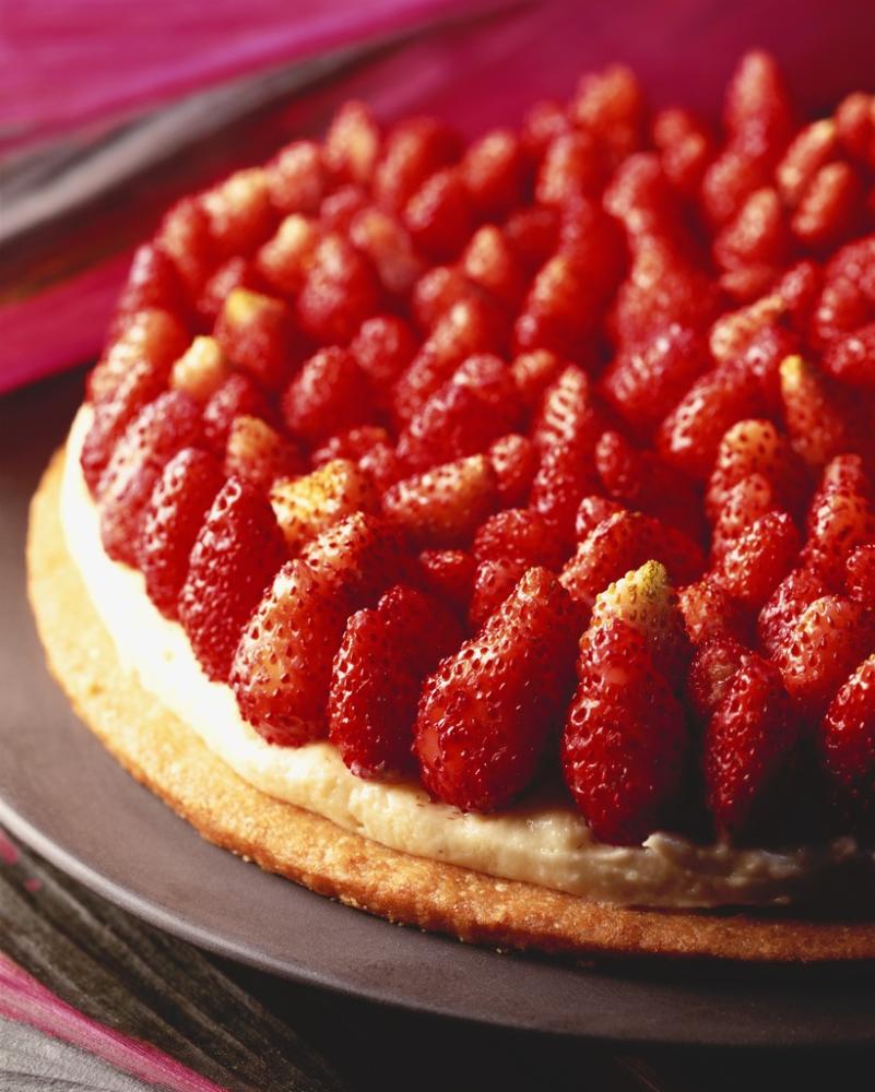 【图】芬兰制作百米草莓馅饼 收入将捐给慈善