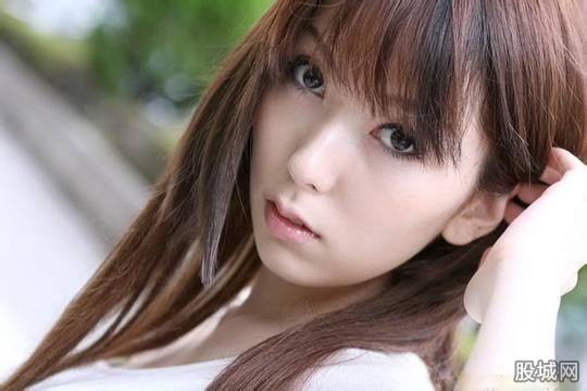 而前日她在日本v生日av时,工作人员为了替波多野结衣补庆生日,在片场色电影播放器图片