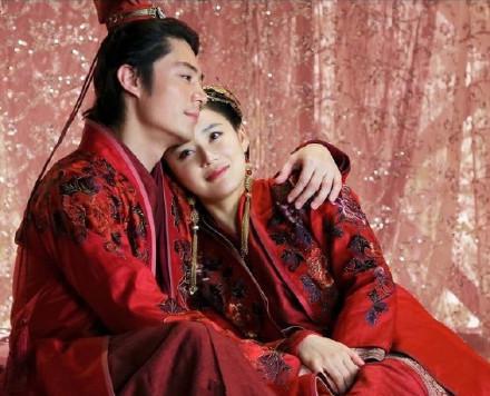 尊上,这一世娶了多少房了?每逢古装剧必成亲的