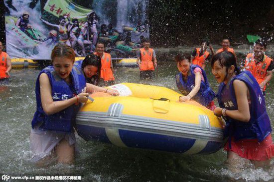 巨乳v眼镜!当眼镜的性感护漂员遇上别心的另类美女写真性感美女图片
