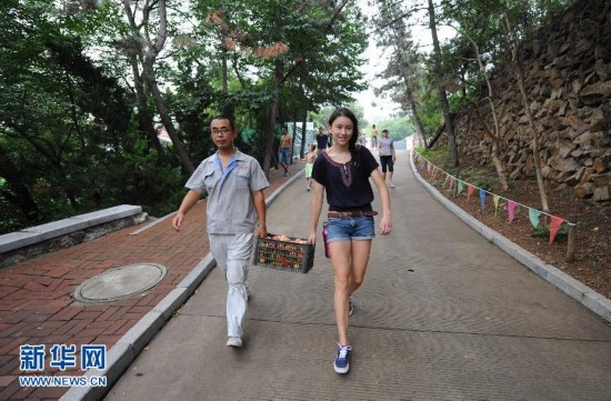 动物园里的洋义工