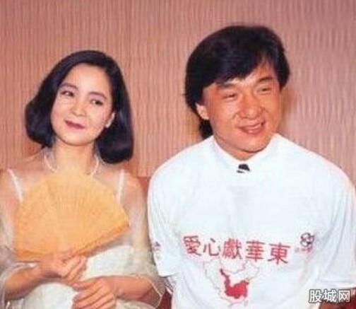 邓丽君被成龙玩弄致死惊人真相 与成龙爱得刻骨铭心