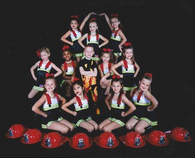 美7岁男童活力演绎热歌劲舞爆红网络-活力|网