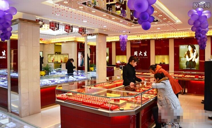 <em>换发型躲抓捕</em> 网友:你换张脸警察照样能认出你