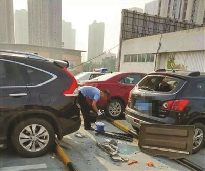 Jiangsu Changzhou parking 10 cars smashed the night