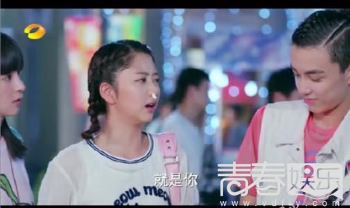 吴磊谭松韵迎风夫妇差9岁姐弟恋蒋依依小号曝与吴磊真实关系 吴磊和谭松韵被称为是“迎风夫妇”,两人在《旋风少女》中卖安利,光看脸的话,真的看不出谭松韵已经25岁,而吴磊才15岁多一点,一个出生于90年,一个出生于99年,这年龄差真是够萌的。而外界一直疯传和吴磊多次合作的蒋依依,是吴磊的女朋友,这是真的吗? 谭松韵演过《甄嬛传》中的淳贵人,淳小主虽然看着像个十几岁的元气少女,但是实际上,谭松韵已经过了25岁啦,不是说相差9岁的姐弟恋不好,而是吴磊才15岁,还没有成年,不要