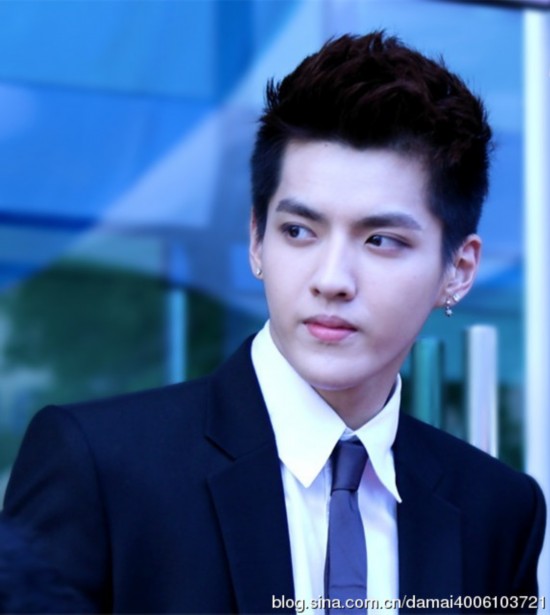 吴彦祖跟吴亦凡比帅 哪个更帅一点?-吴彦祖