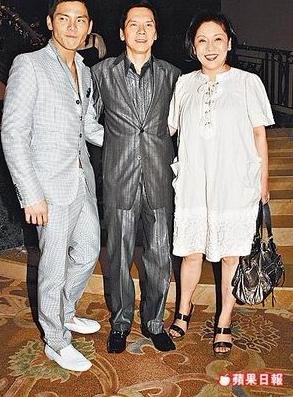 向太与黄毅清开撕 老公向华强黑道背景曝光玩