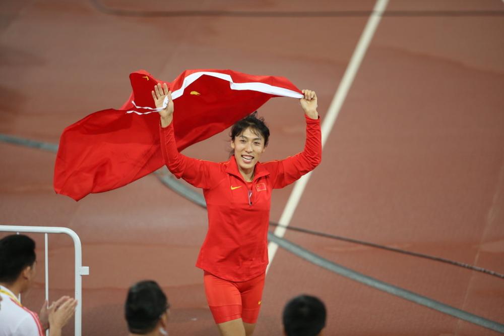 女子标枪决赛 中国选手 吕会会 66米13破亚洲纪