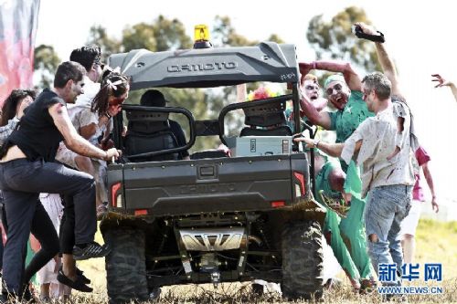 悉尼公园举行僵尸跑 扮演成幸存者或丧尸