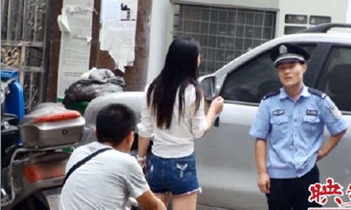 网友砸自家豪车表情a网友女子:有钱不这样任表情包我v网友健步如飞使图片