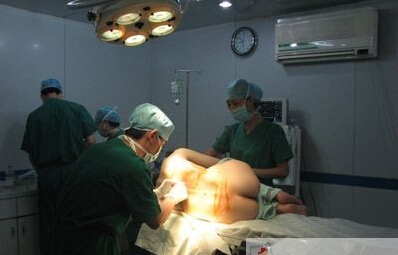 实习医生为15岁<em>少年</em>摘睾丸<em>变性被捕</em> 无执业证