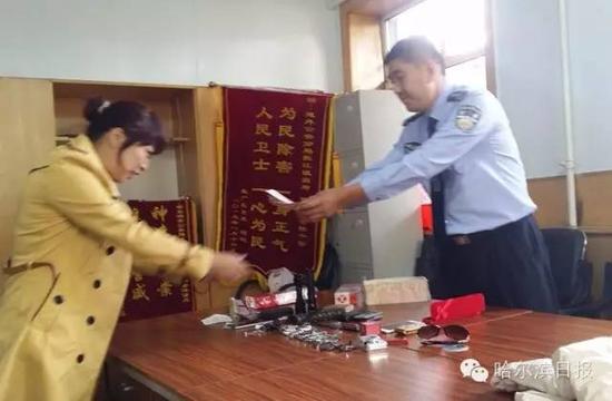 盗贼一年盗30万全买彩票 下雨也 干活 -手机,被