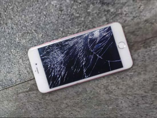 6S第一摔 不满被男友装定位软件怒摔iPhone6