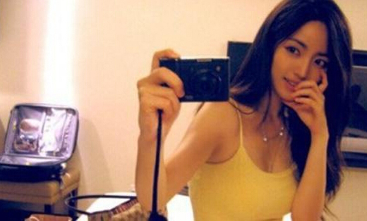 <em>男校最美女老师</em>热照曝光 网友:让不让人上课啦