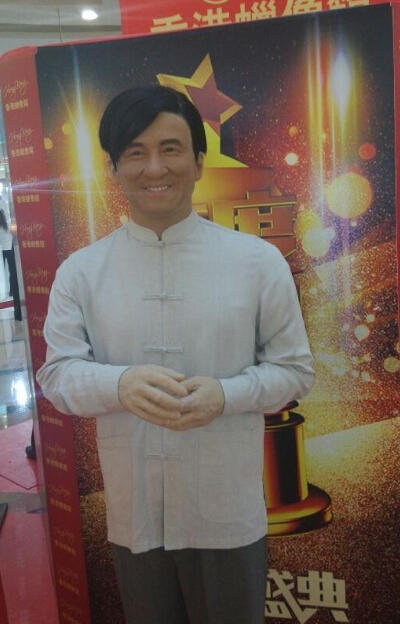 周杰伦山寨蜡像无人识 脸型变长还磨皮真惊悚