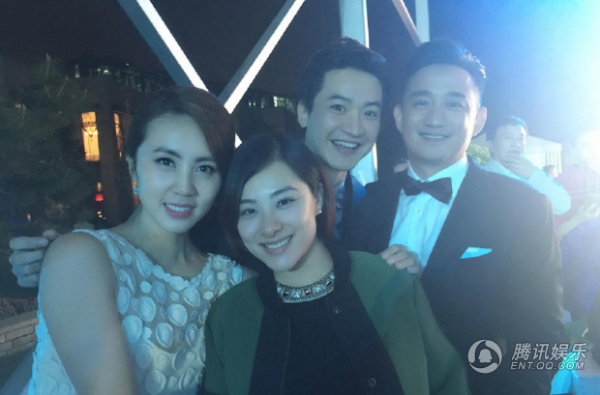 刘璇挺孕肚出席黄磊婚宴 与老公<em>王弢</em>合体秀恩