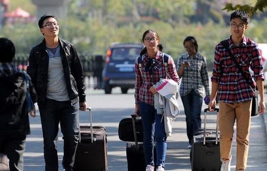 长沙新生被取消国庆假 辅导员回复院里安排