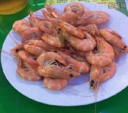  青岛大排档宰客 大虾38元1只 游客称防不胜防 