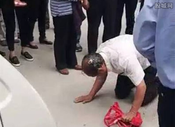 人是 跪着上吊身亡 的. 七旬 老人跪着上吊身亡 ,其