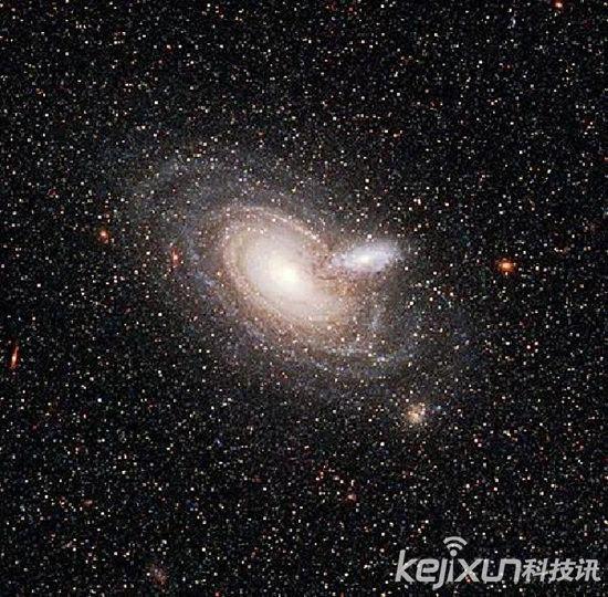 宇宙十大奇景欣赏 开普勒发现外太空草帽星系