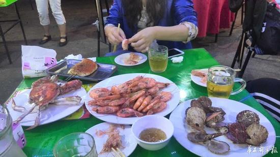 青岛物价局就  天价虾  道歉  游客收 644元 退款 -青